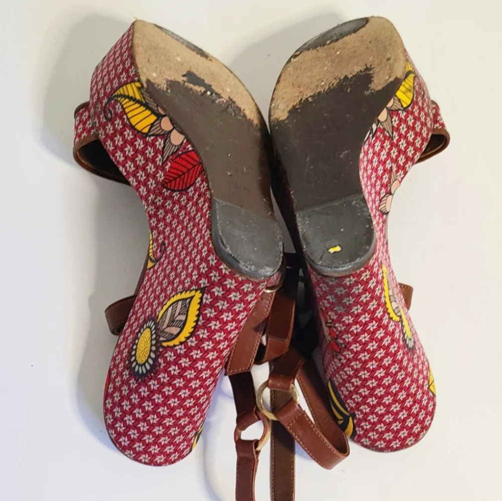 Sergio Rossi  Burgundy redish leather wedge, clasp around the ankles..size‎ 36.5